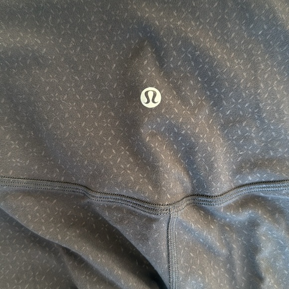 Lululemon black size 6 align legging pattern - Picture 4 of 4